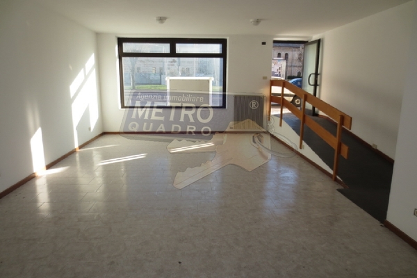 interno - NEGOZIO PIOVENE ROCCHETTE (VI)  